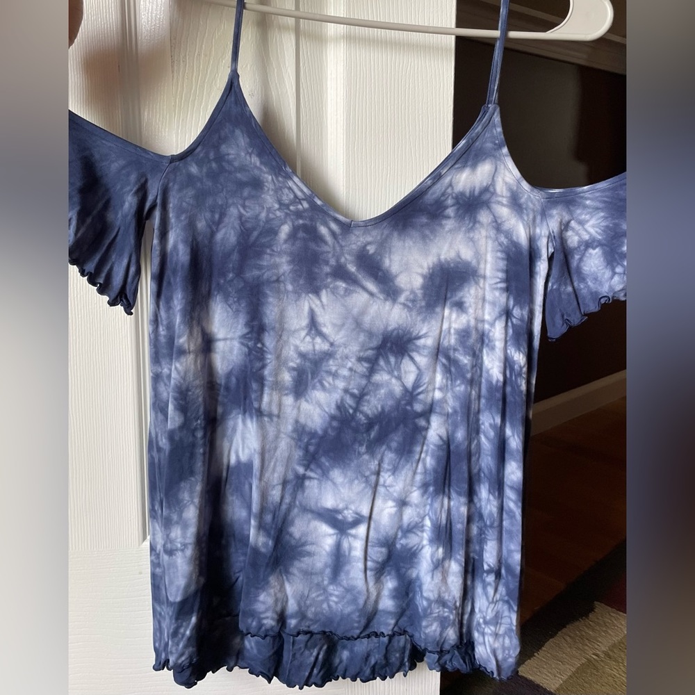 American Eagle Off-the-shoulder tank top. Size S